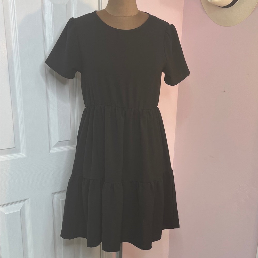 Black Tiered Dress Short Sleeve Copper Key Size Small
